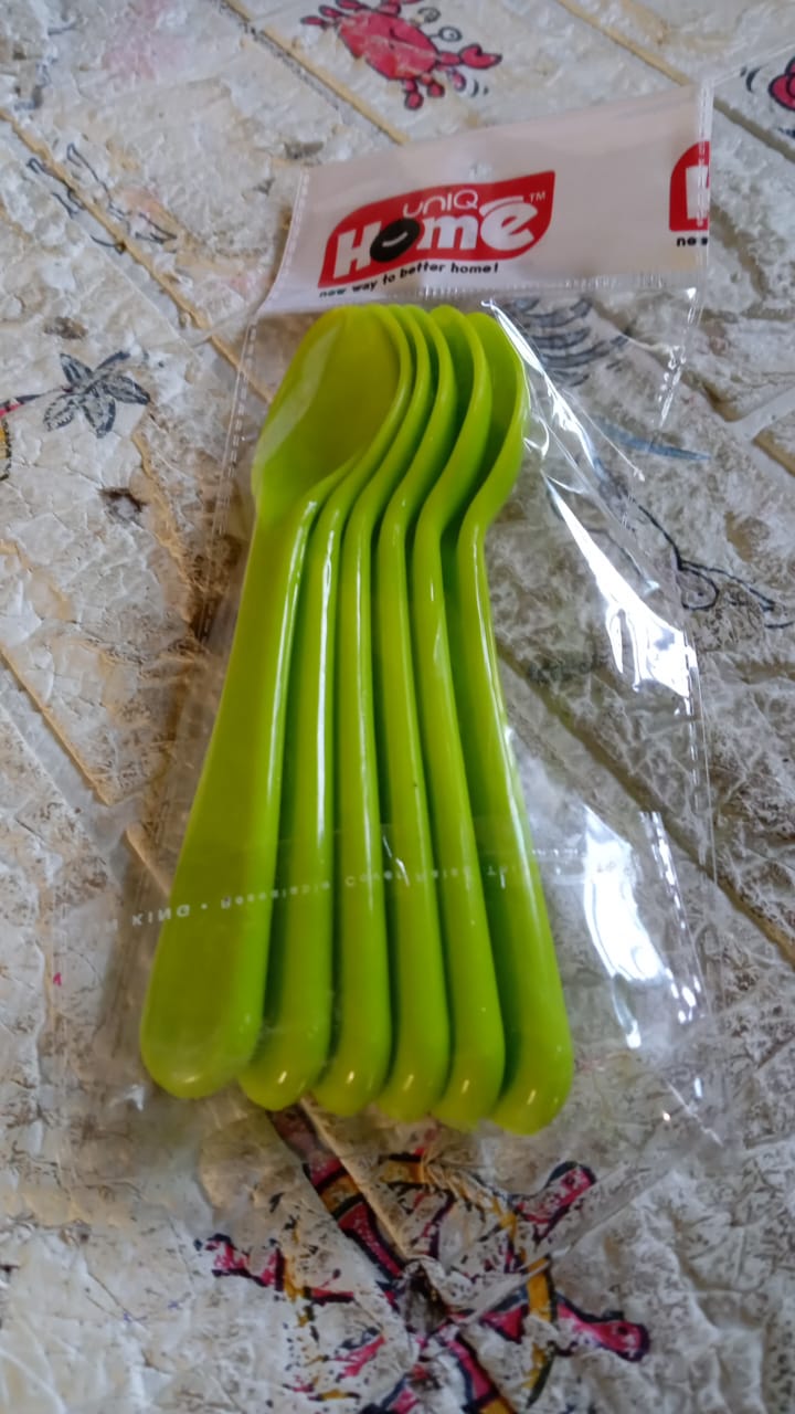 Versatile plastic spoons for hot and cold beverages. Versatile plastic spoons for hot and cold beverages.